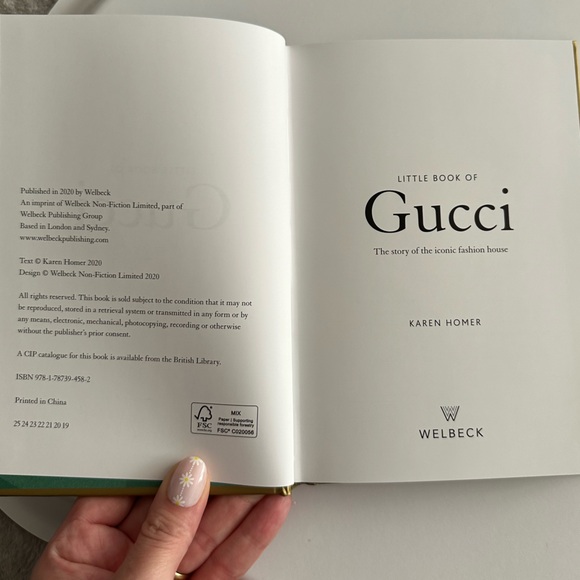 Little Book of Gucci: The Story of the Iconic Fashion House - Picture 2 of 7